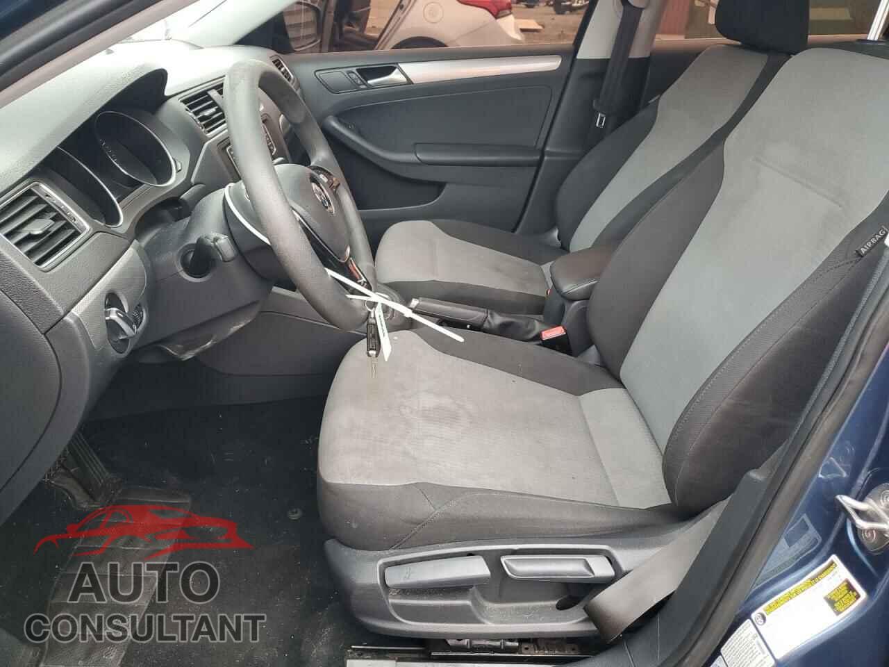 VOLKSWAGEN JETTA 2017 - 3VW2B7AJ3HM310135