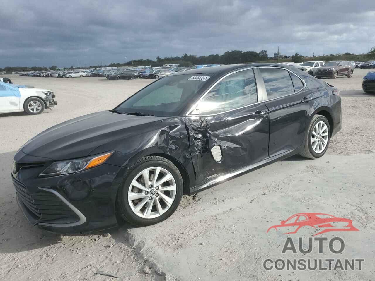 TOYOTA CAMRY 2022 - 4T1C11AK4NU046068