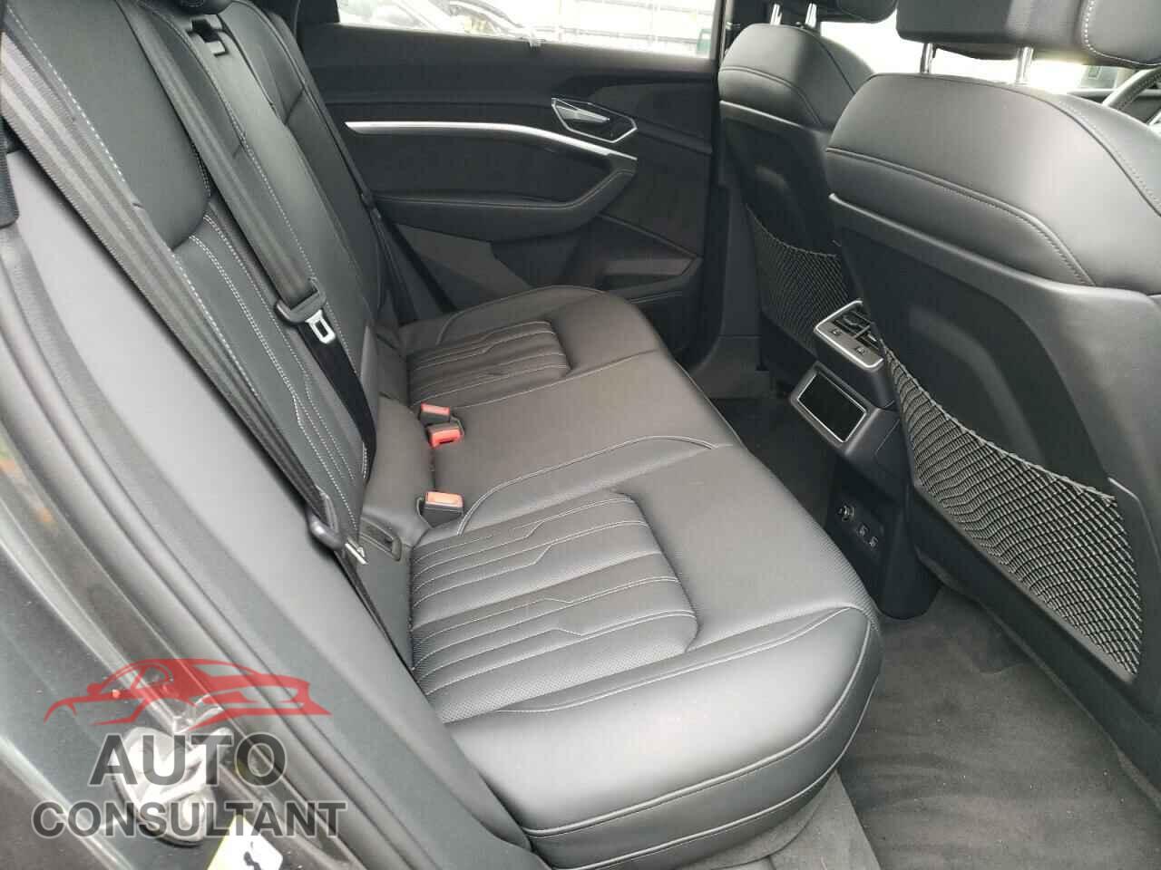 AUDI E-TRON 2019 - WA1VAAGE5KB008316