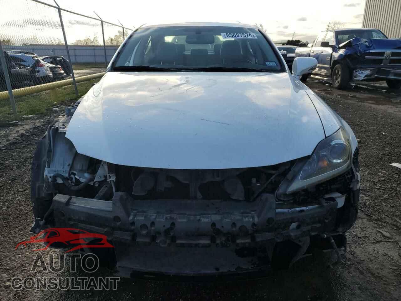 LEXUS IS 2011 - JTHBE5C24B5028165