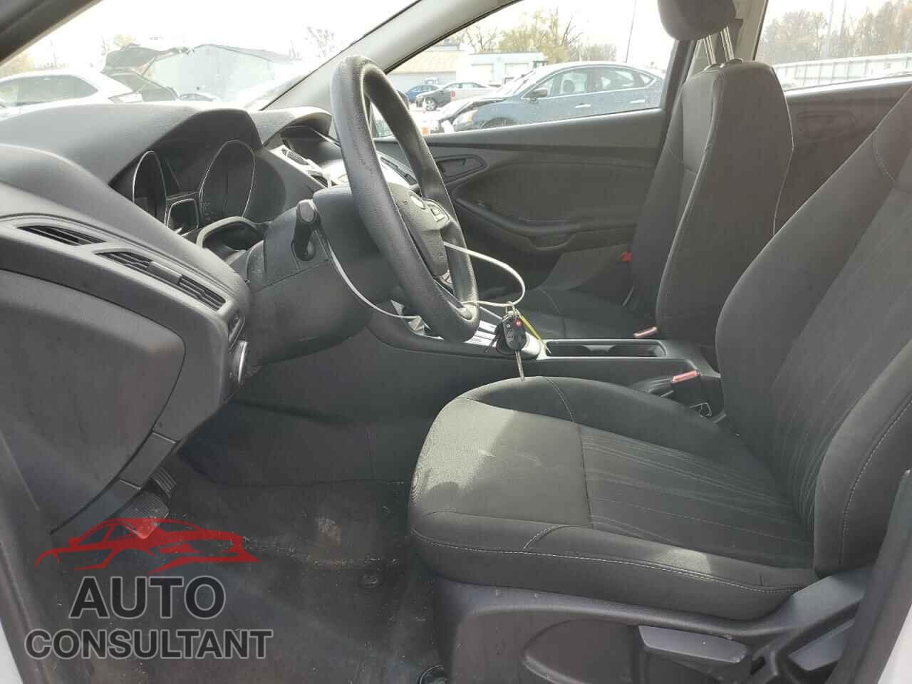 FORD FOCUS 2018 - 1FADP3E24JL303250