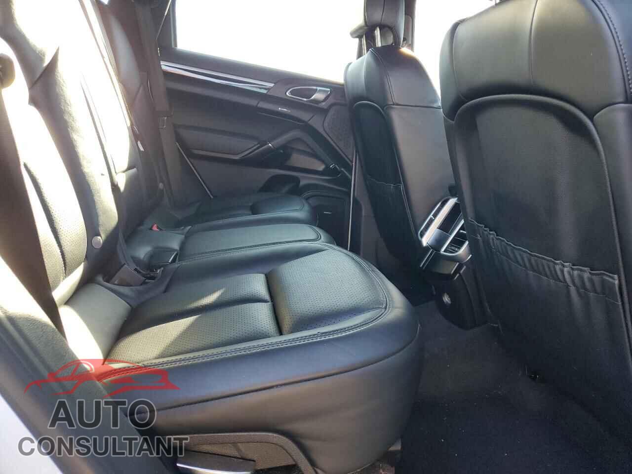 PORSCHE CAYENNE 2016 - WP1AA2A24GLA05271