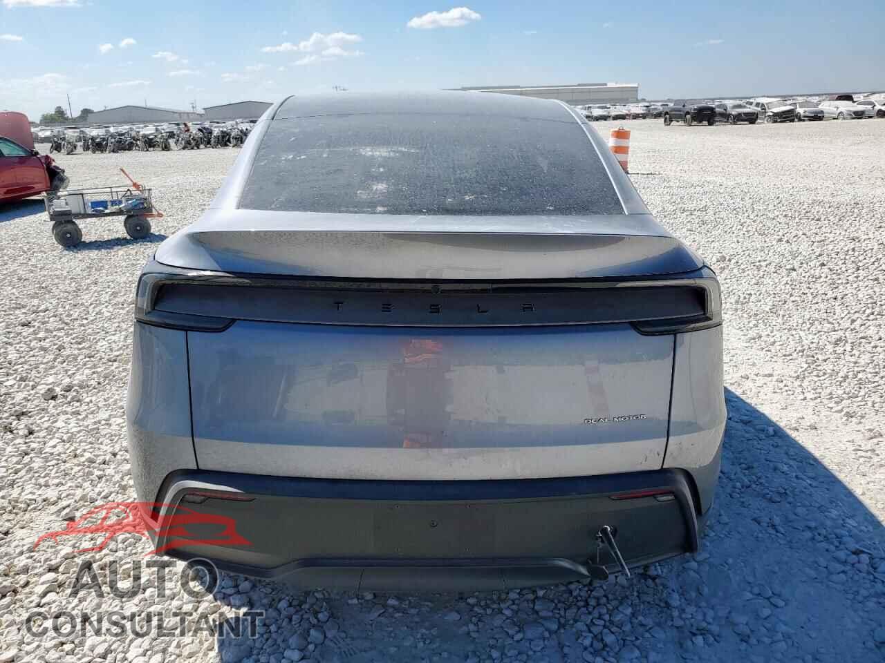 TESLA MODEL Y 2026 - 7SAYGDEE7TA429233