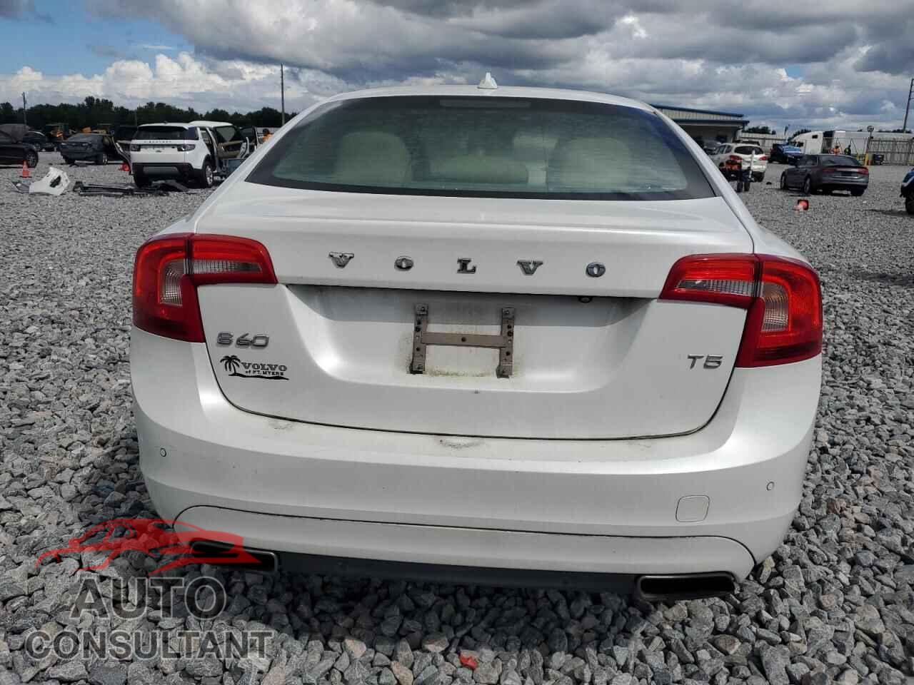 VOLVO S60 2015 - YV140MFC5F1317196