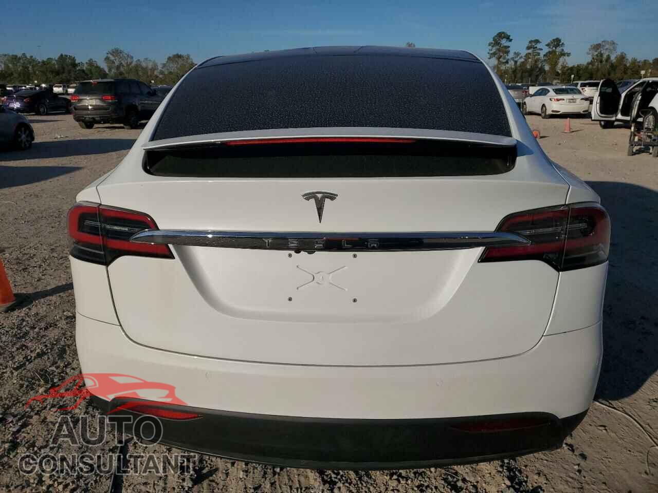 TESLA MODEL X 2018 - 5YJXCAE26JF113041