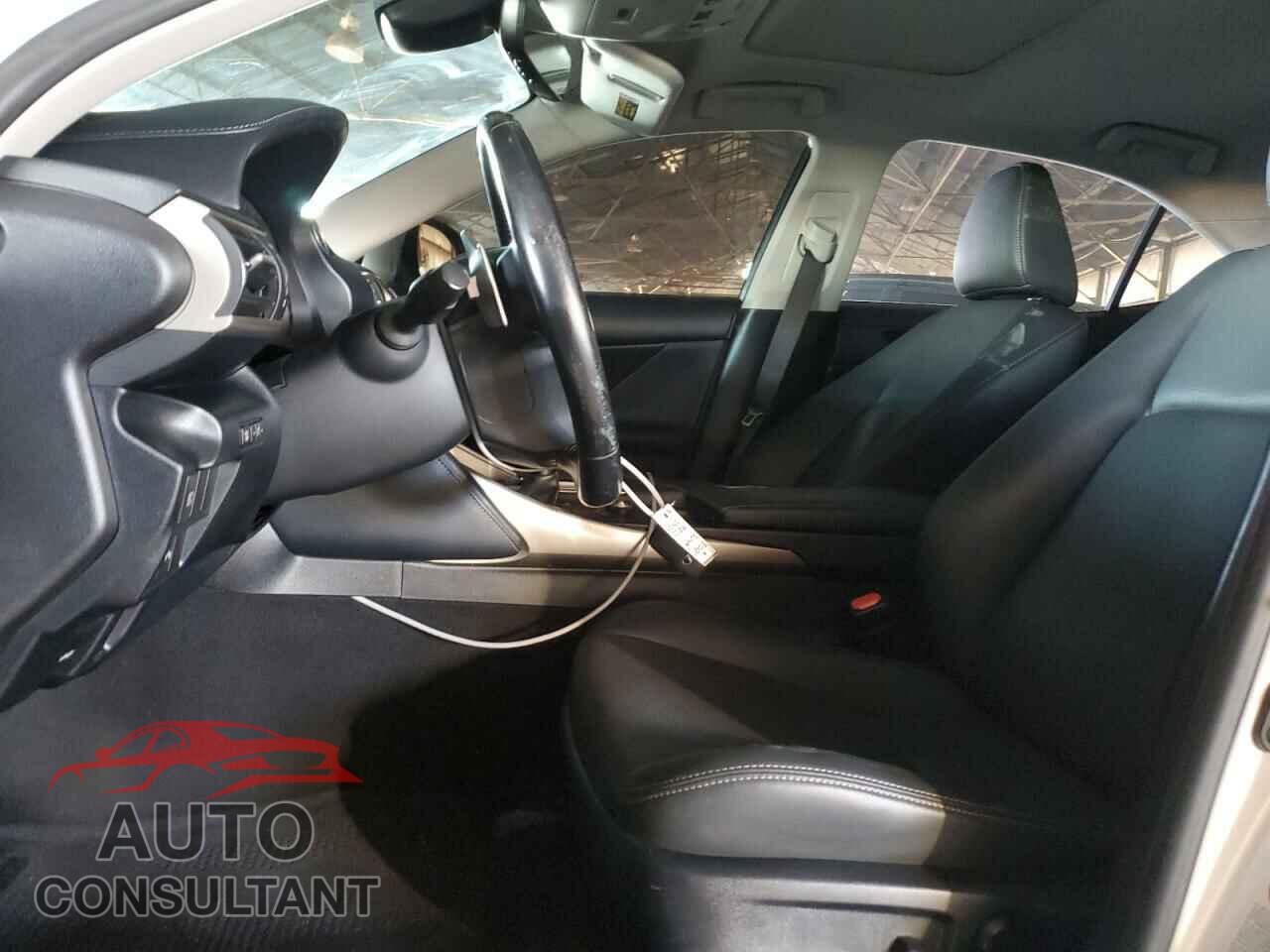 LEXUS IS 2017 - JTHBA1D21H5047252