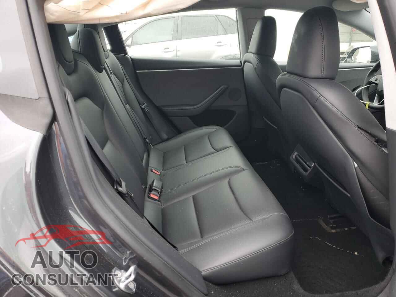 TESLA MODEL 3 2025 - 5YJ3E1EA2SF963928