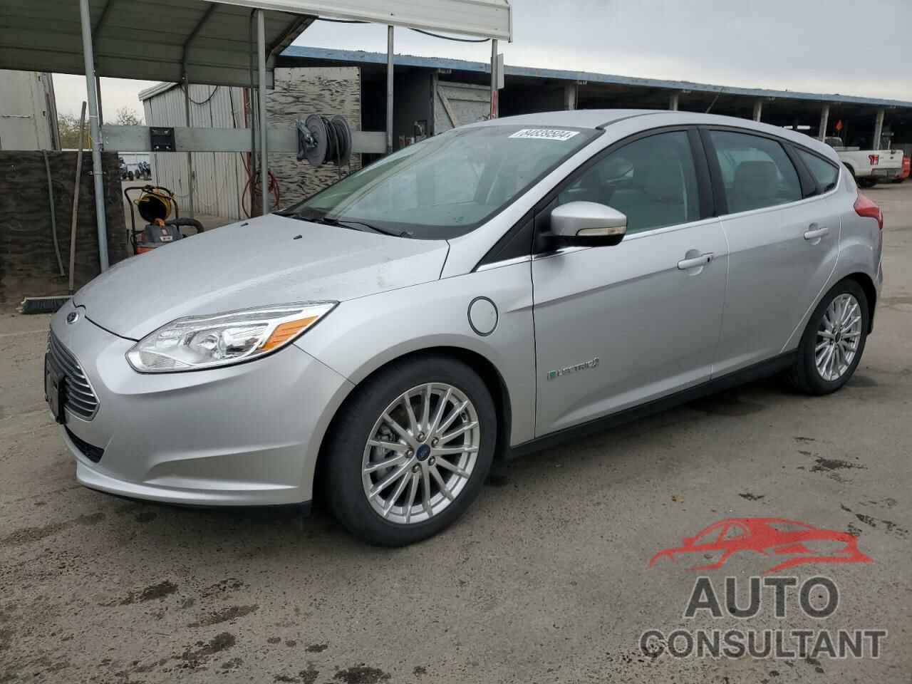 FORD FOCUS 2015 - 1FADP3R4XFL317737