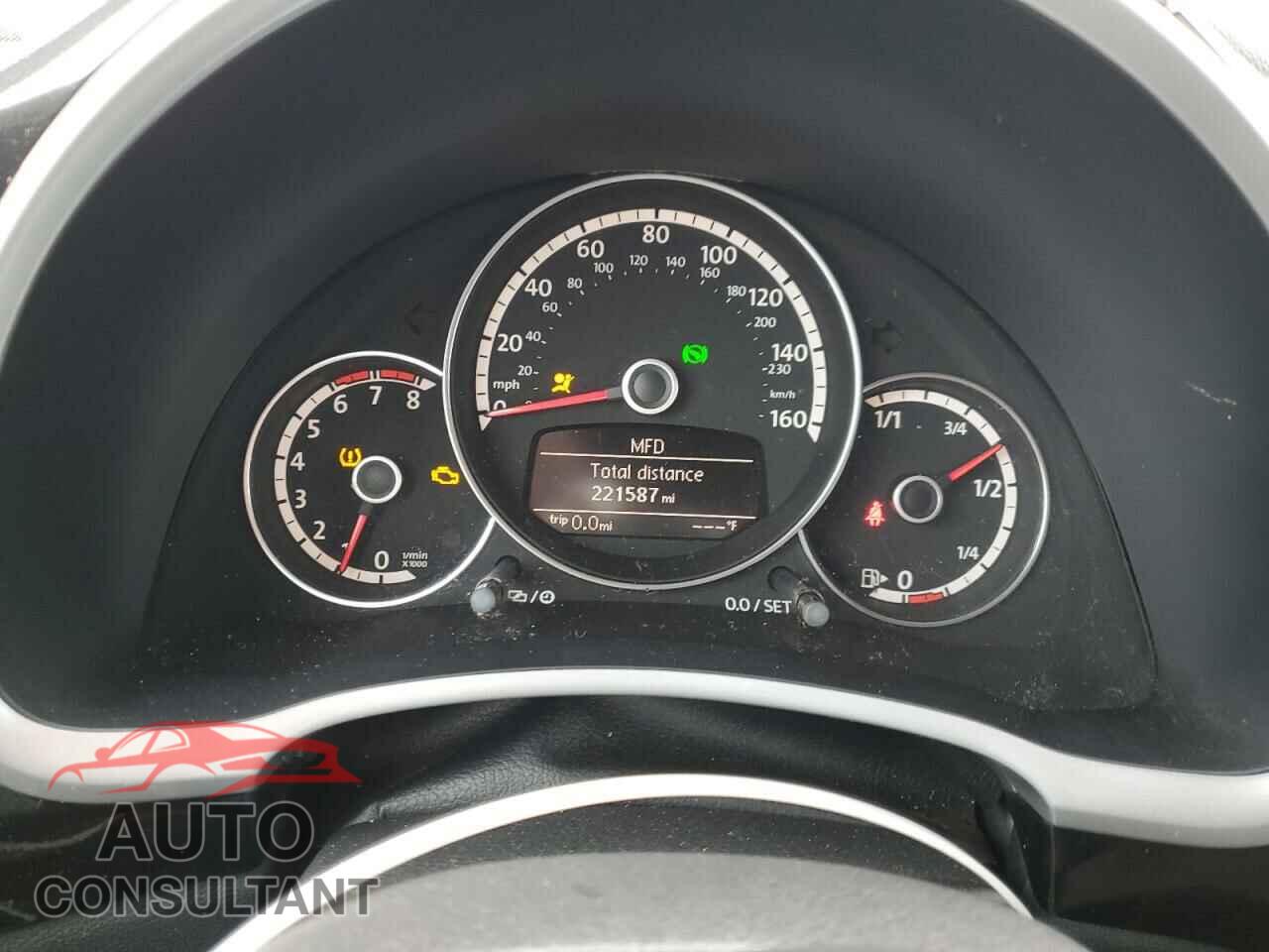 VOLKSWAGEN BEETLE 2013 - 3VW5X7AT5DM815183