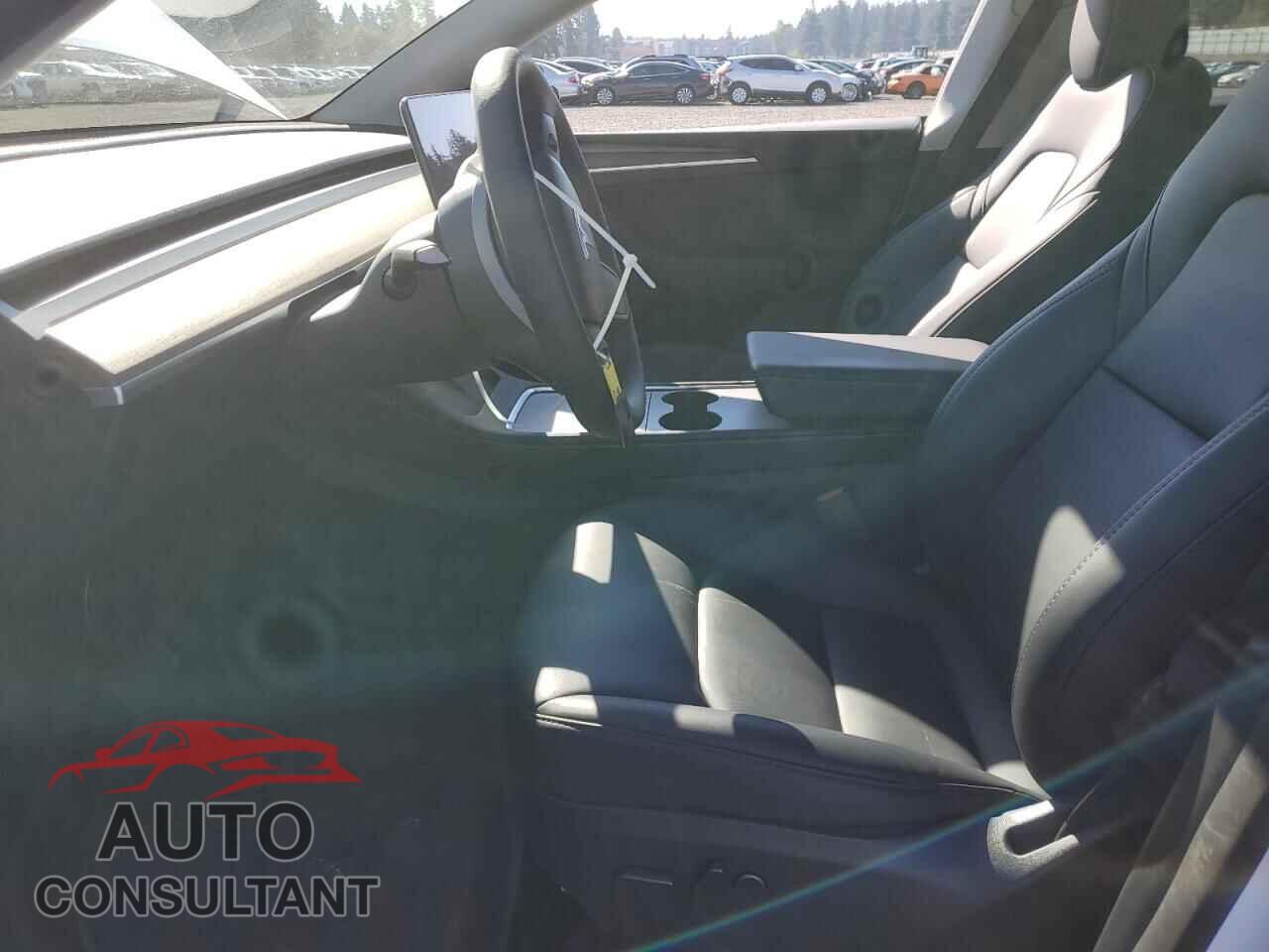 TESLA MODEL Y 2024 - 7SAYGDEE3RF043789
