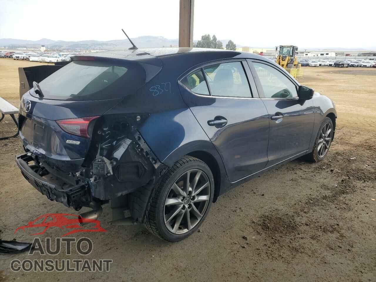 MAZDA 3 2018 - 3MZBN1L35JM181744