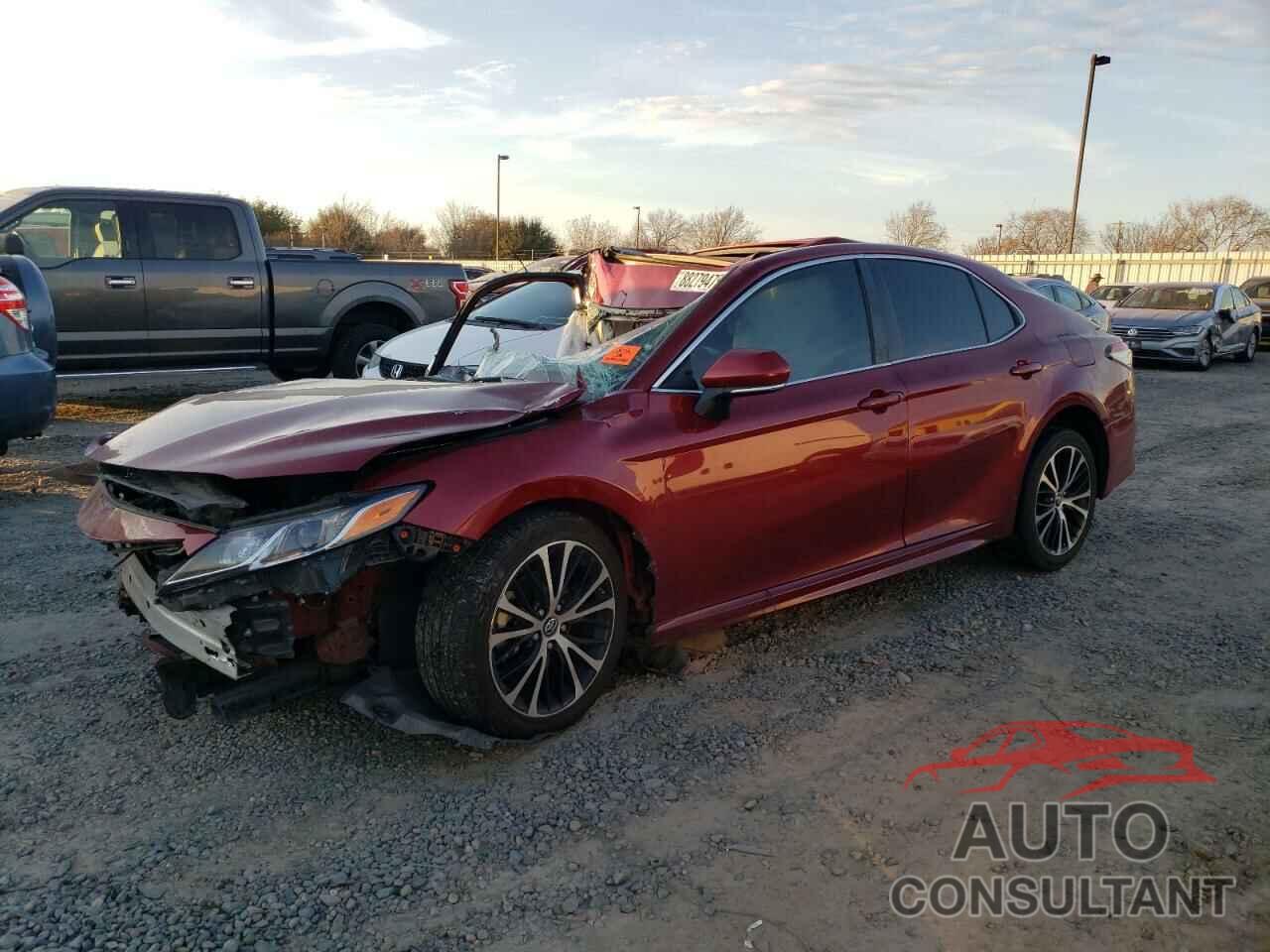 TOYOTA CAMRY 2018 - 4T1B11HK5JU506012