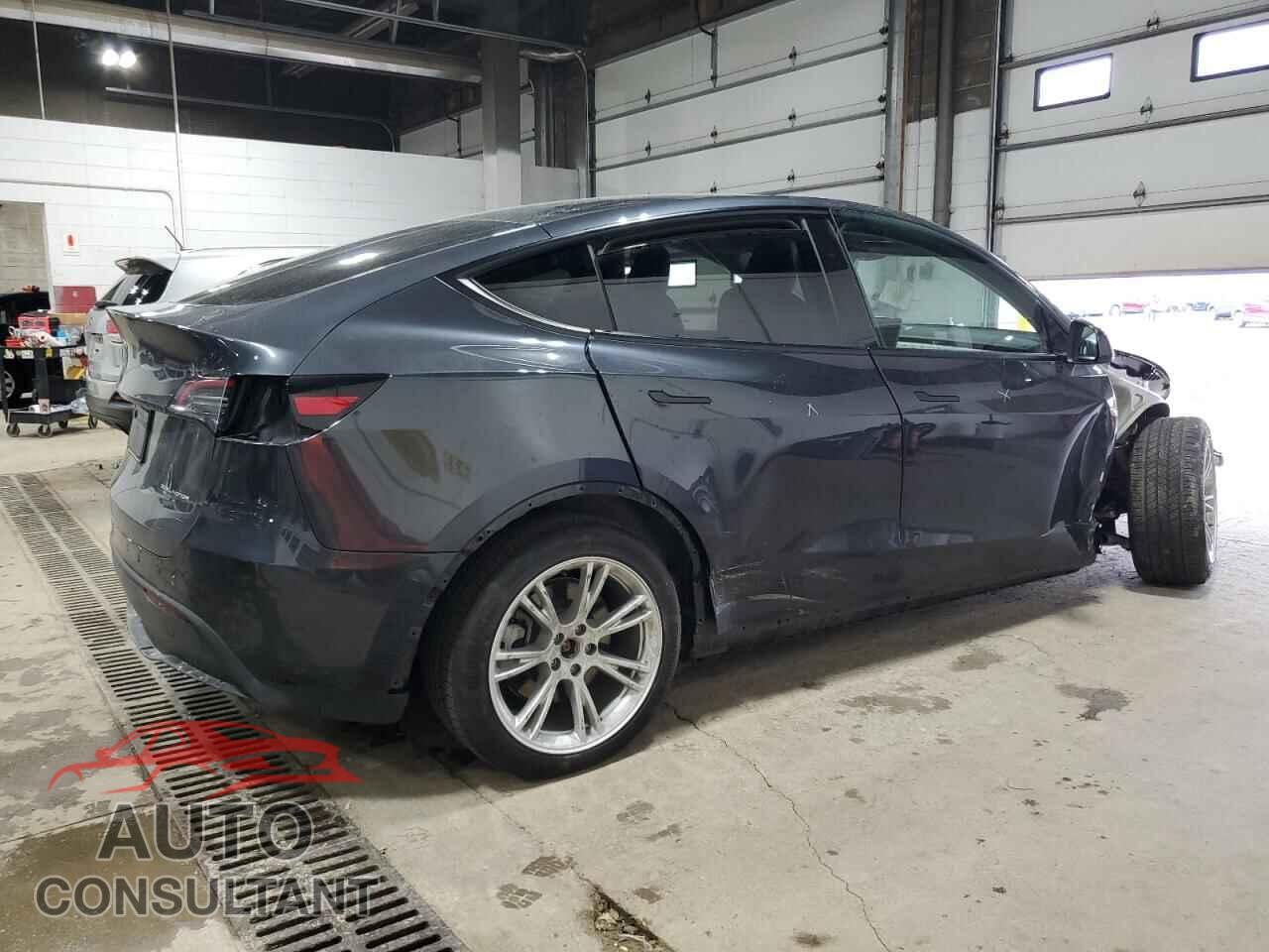 TESLA MODEL Y 2024 - 7SAYGDEE9RF024325