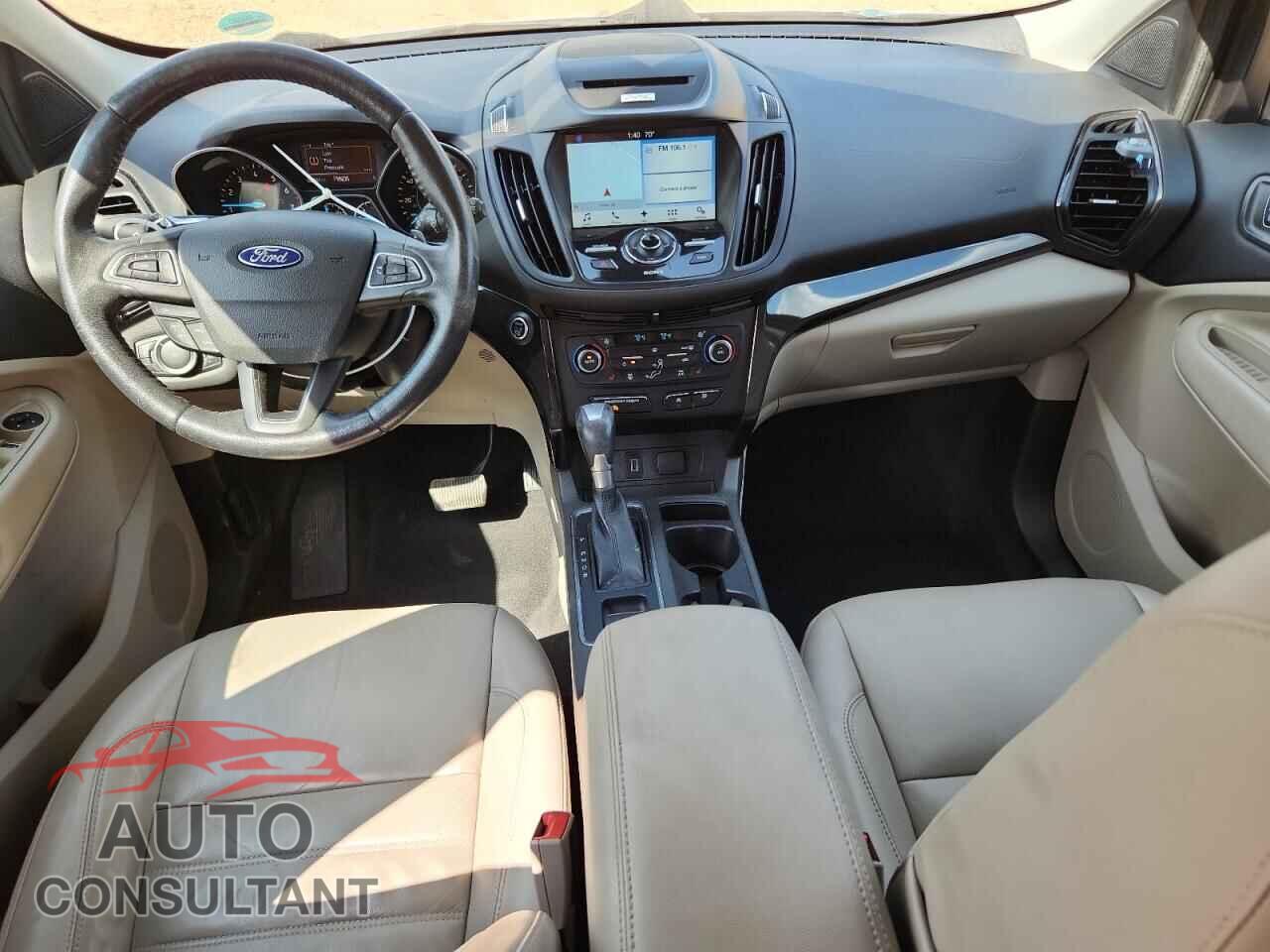 FORD ESCAPE 2017 - 1FMCU0JD5HUC04442