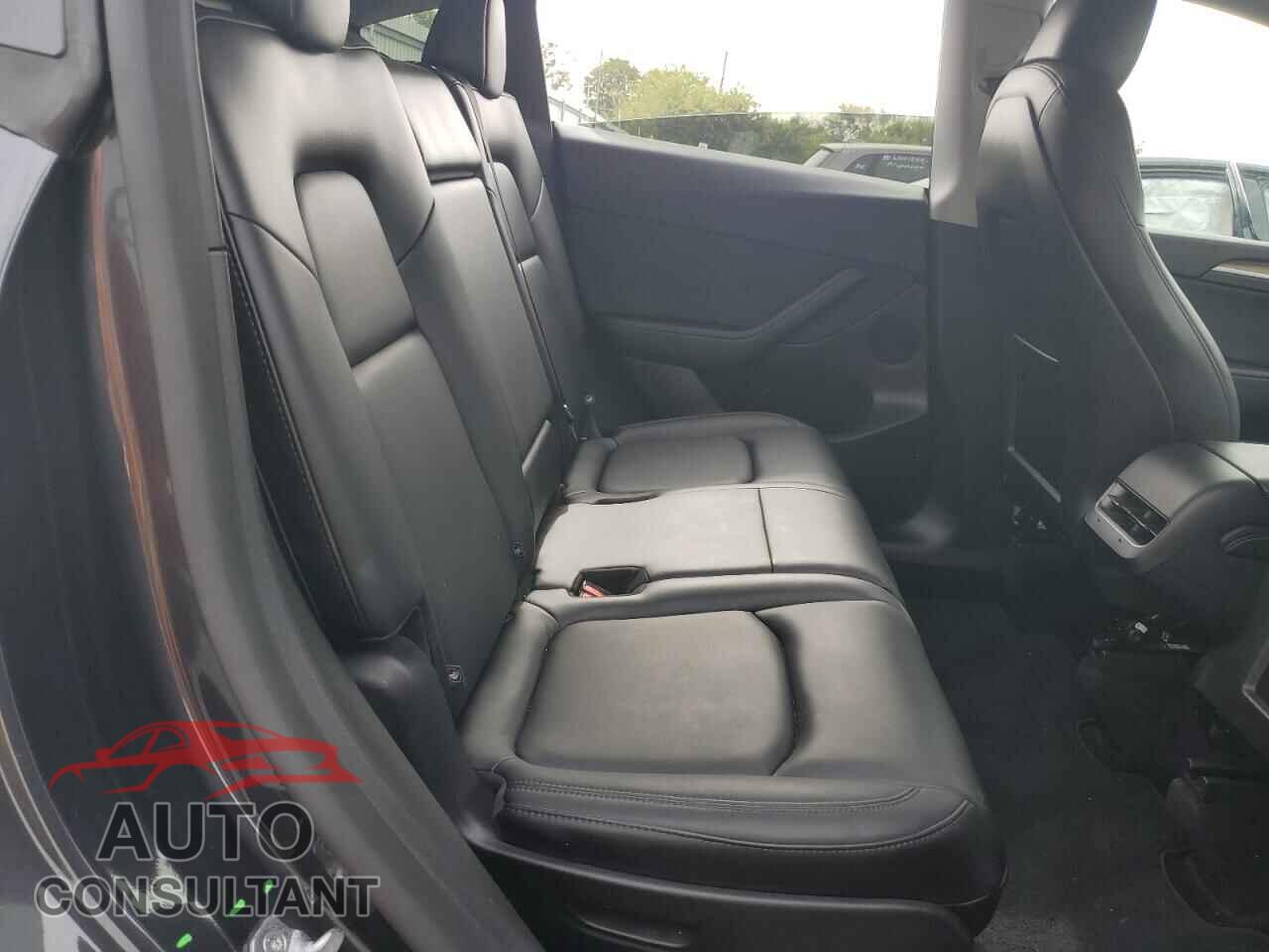 TESLA MODEL Y 2025 - 7SAYGAEEXSF294894