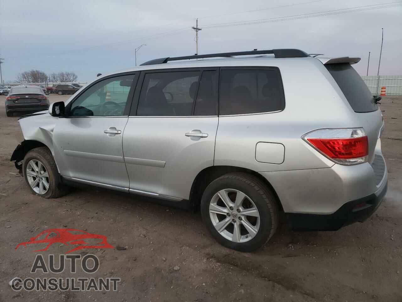 TOYOTA HIGHLANDER 2013 - 5TDBK3EH8DS258076