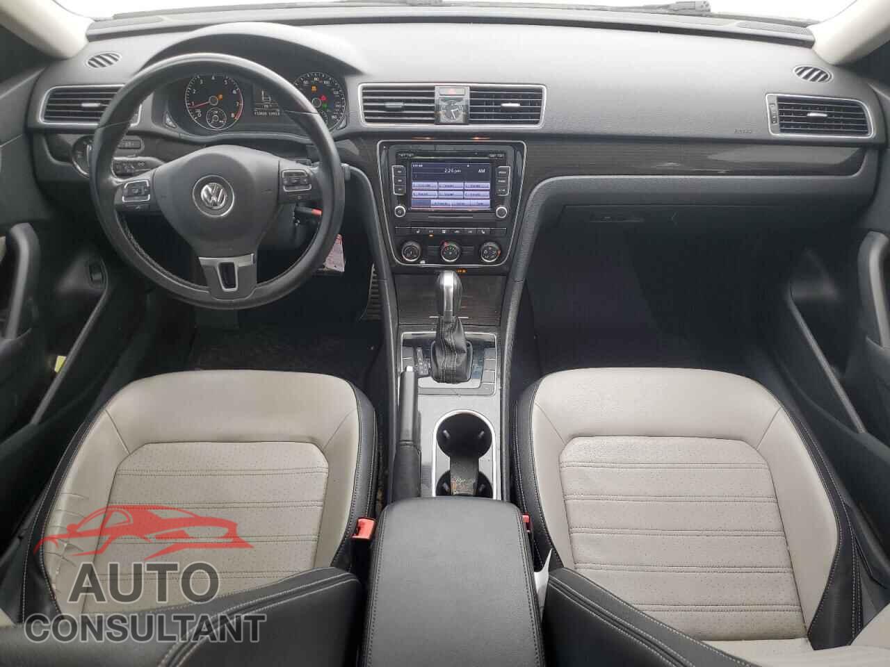 VOLKSWAGEN PASSAT 2015 - 1VWBT7A34FC021794
