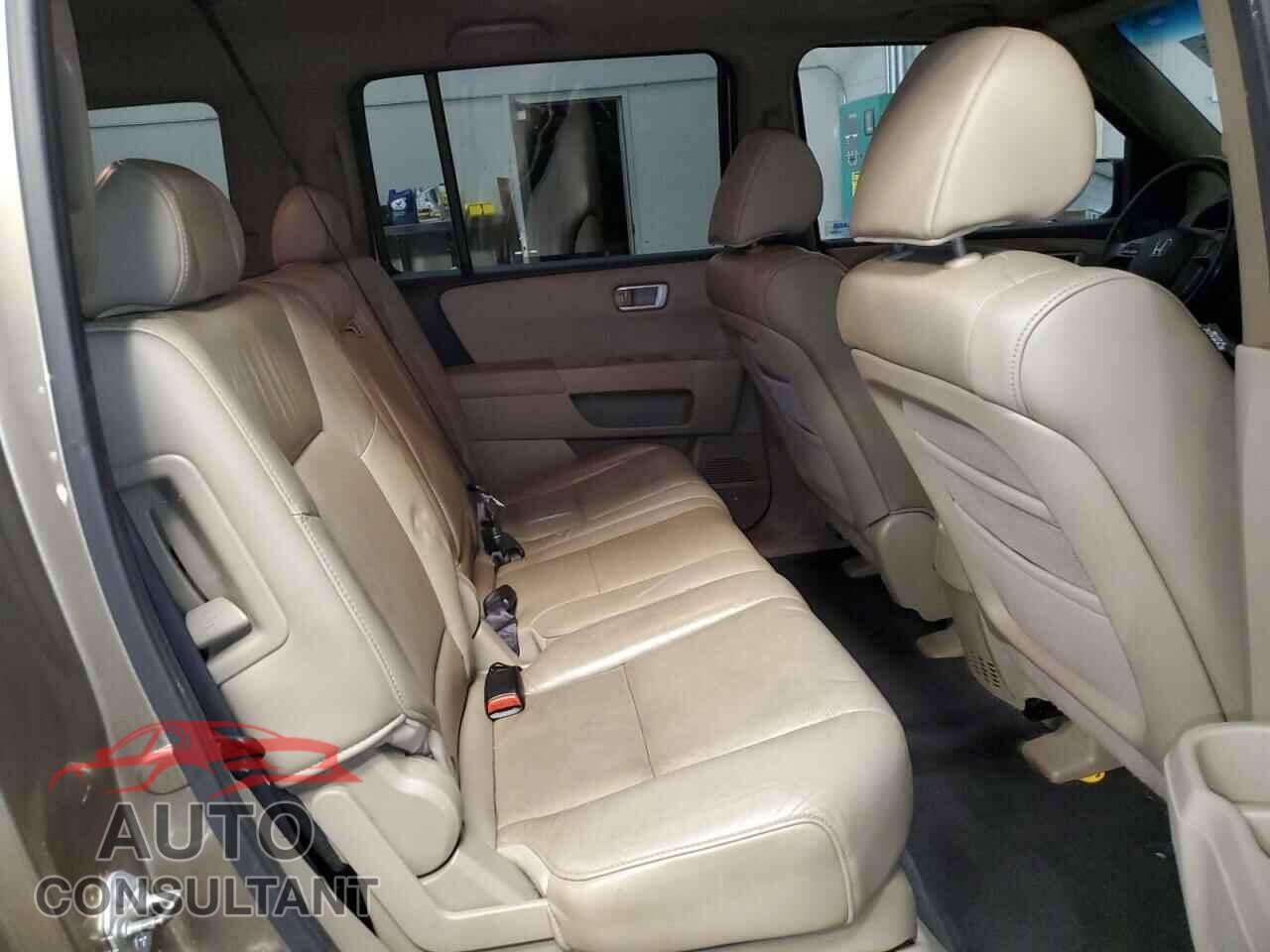 HONDA PILOT 2011 - 5FNYF4H50BB053312