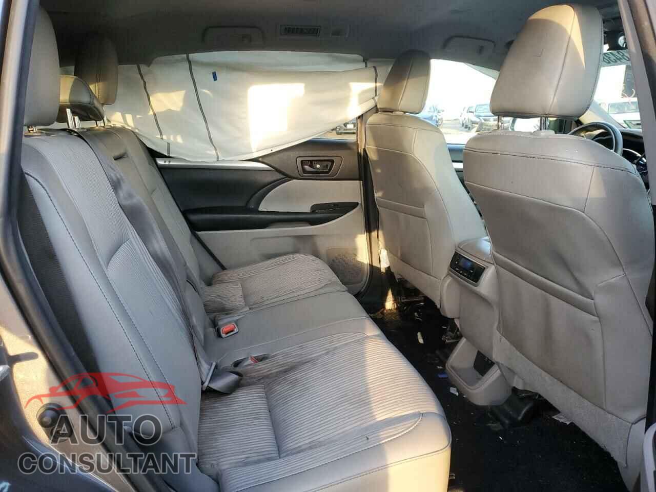 TOYOTA HIGHLANDER 2018 - 5TDBZRFH2JS886529