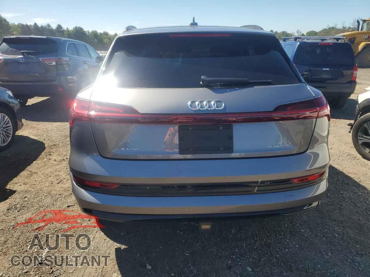 AUDI E-TRON 2021 - WA1LAAGE4MB026901