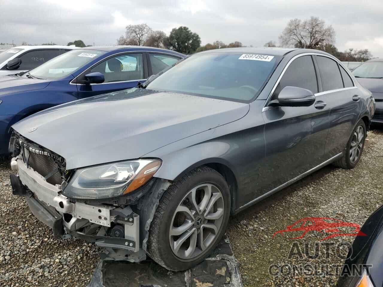 MERCEDES-BENZ C-CLASS 2018 - 55SWF4JB3JU238586