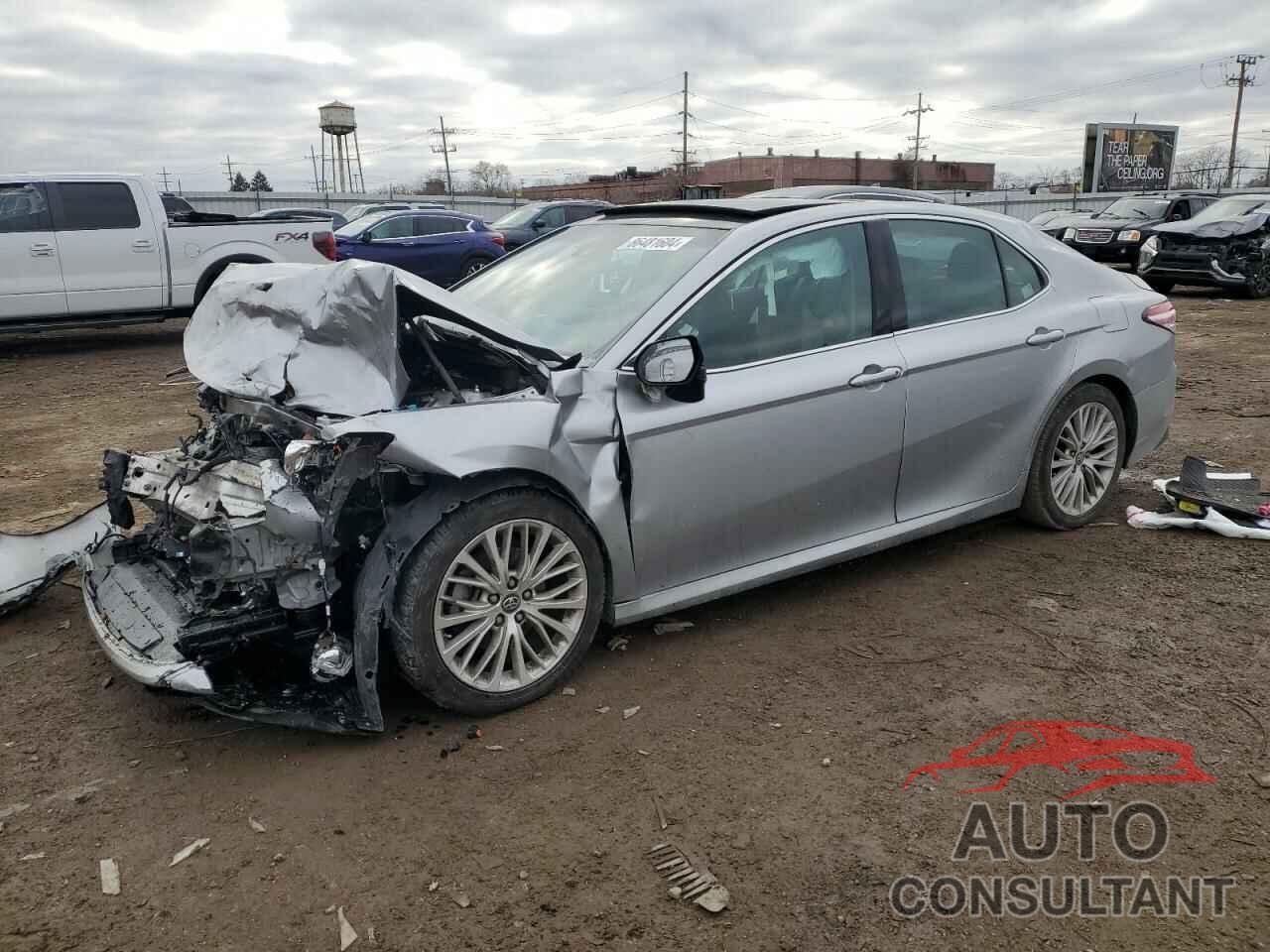 TOYOTA CAMRY 2018 - 4T1B11HK2JU143863