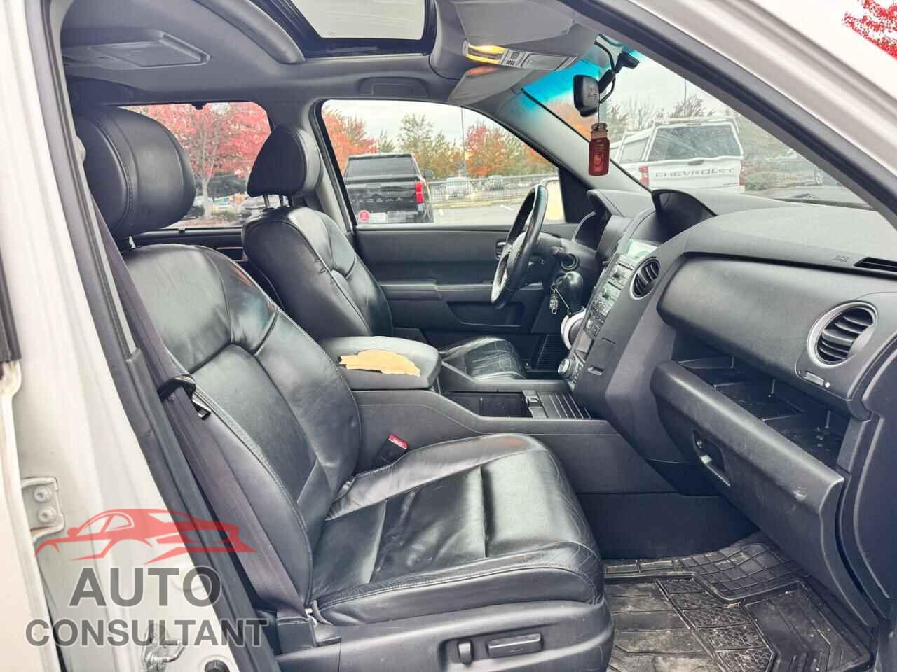 HONDA PILOT 2011 - 5FNYF4H96BB505010