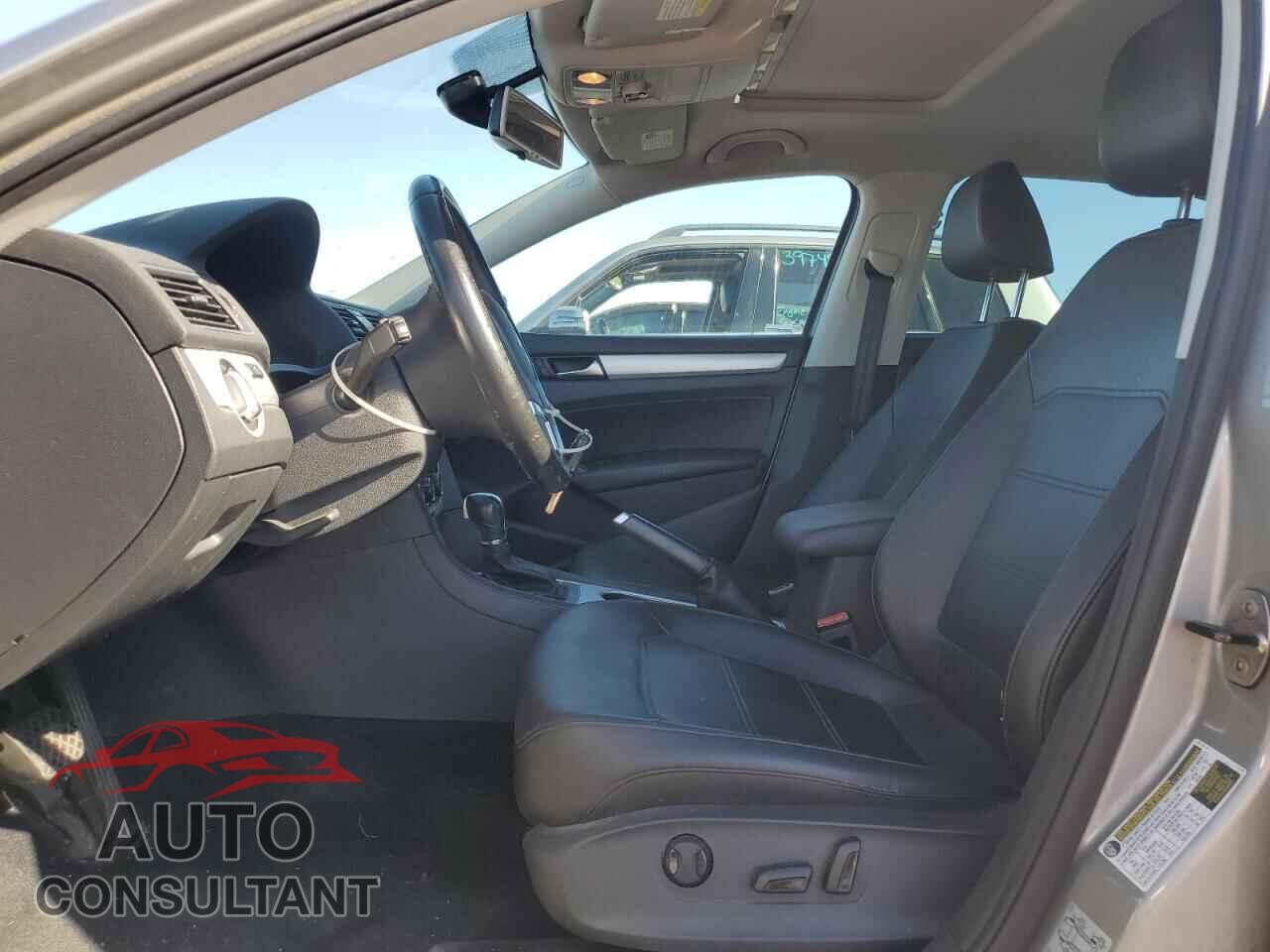 VOLKSWAGEN PASSAT 2013 - 1VWBN7A39DC133143