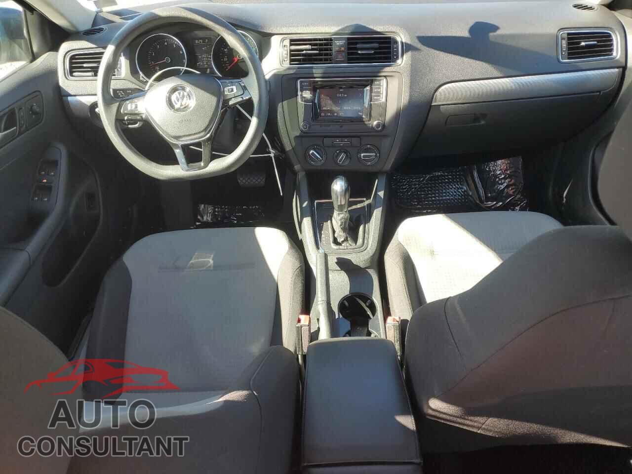 VOLKSWAGEN JETTA 2017 - 3VW2B7AJ4HM353463