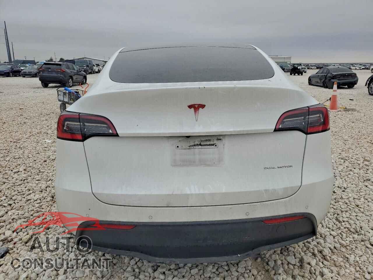 TESLA MODEL Y 2021 - 5YJYGAEE7MF122144