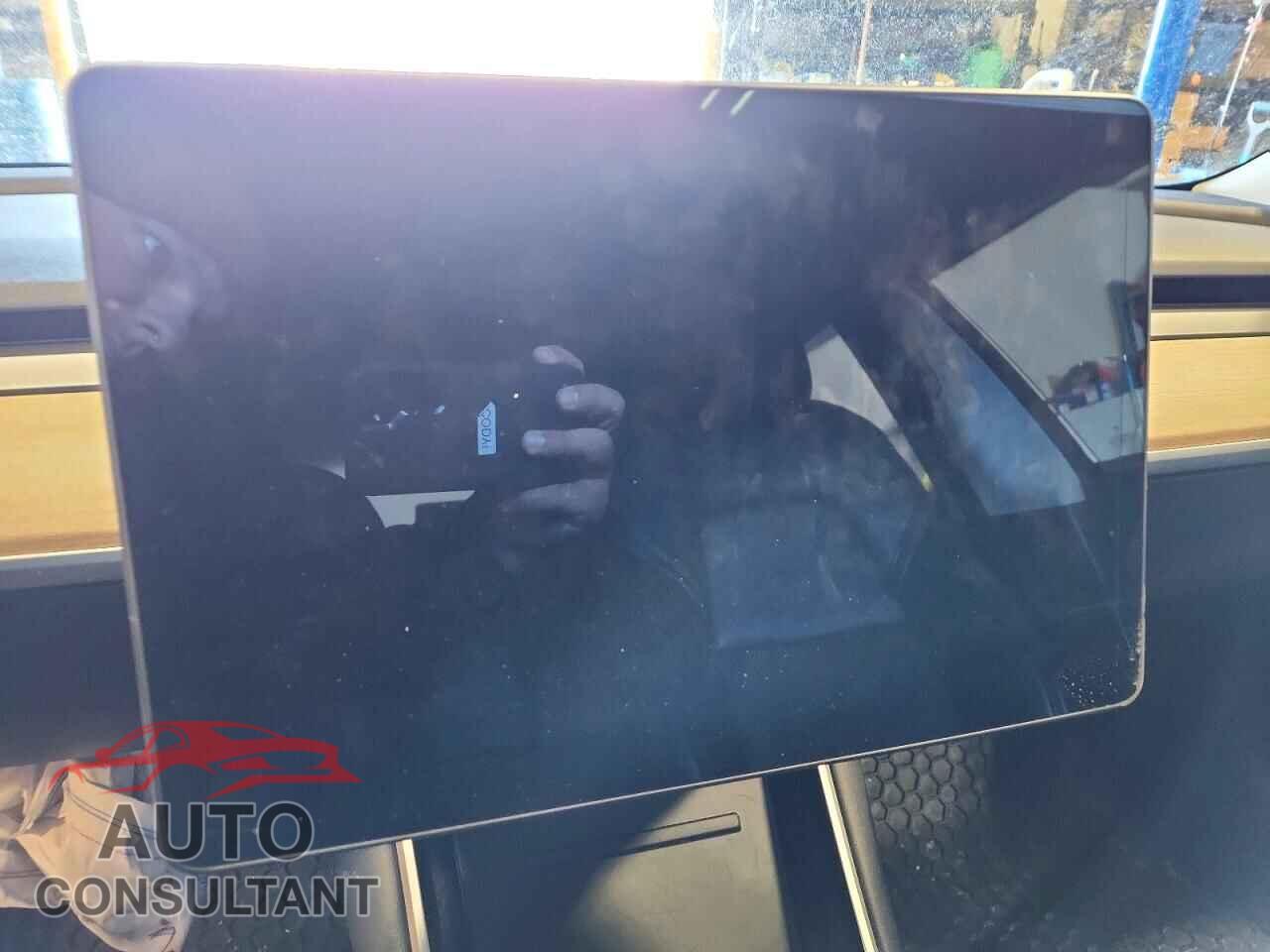 TESLA MODEL 3 2018 - 5YJ3E1EB2JF107794