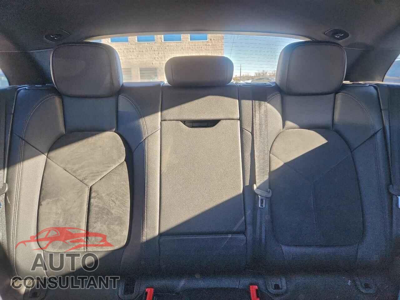 PORSCHE MACAN 2017 - WP1AA2A50HLB03838