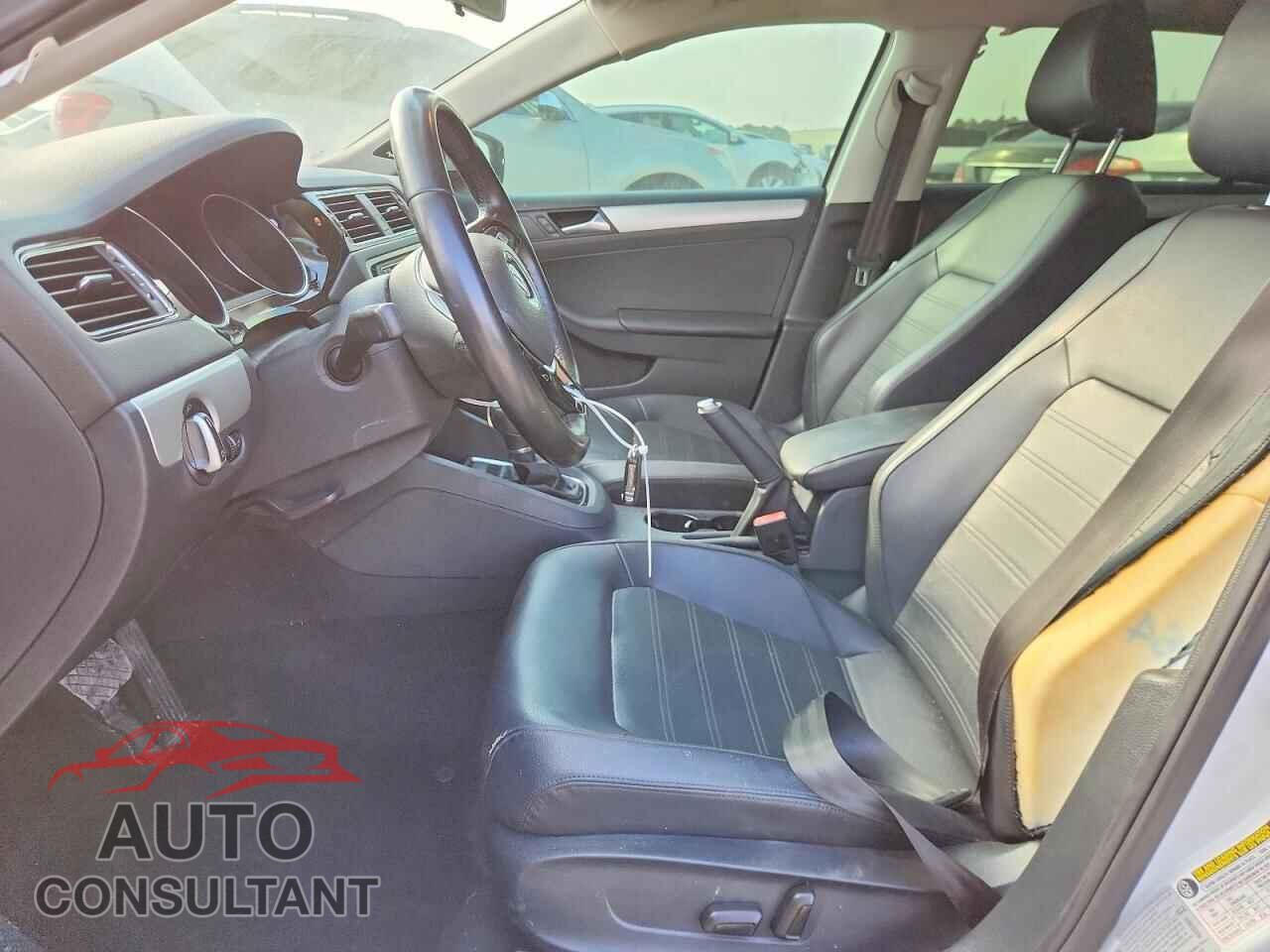 VOLKSWAGEN JETTA 2015 - 3VWL17AJ1FM292609