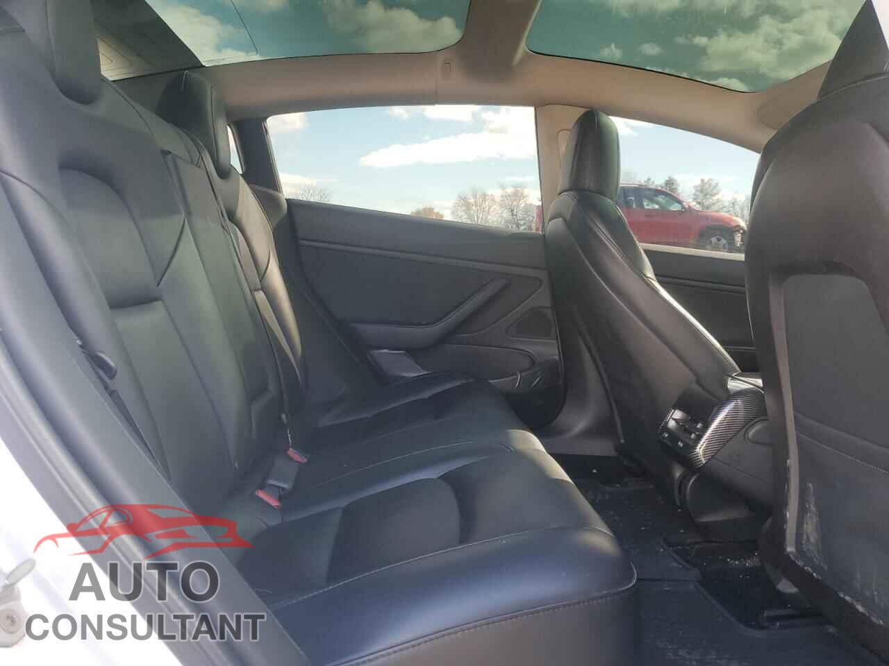 TESLA MODEL 3 2019 - 5YJ3E1EB8KF493364