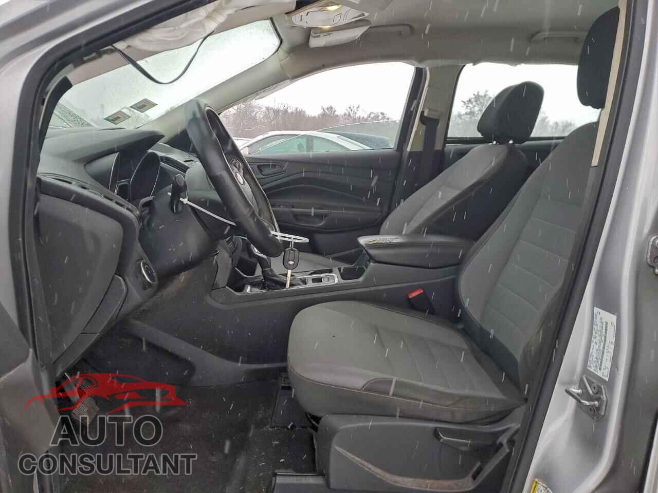 FORD ESCAPE 2017 - 1FMCU0F79HUB37752