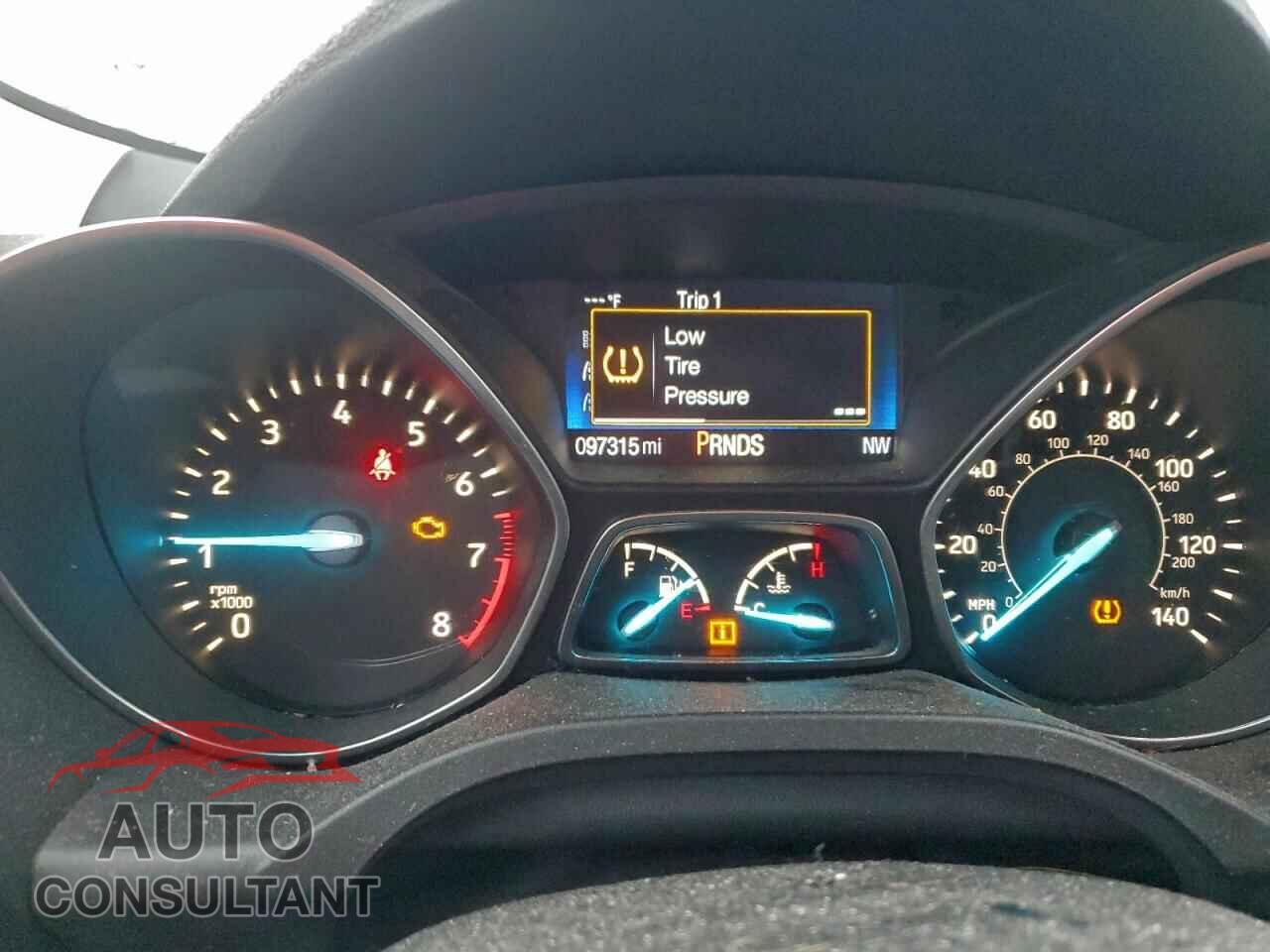 FORD ESCAPE 2017 - 1FMCU9GD4HUD43344