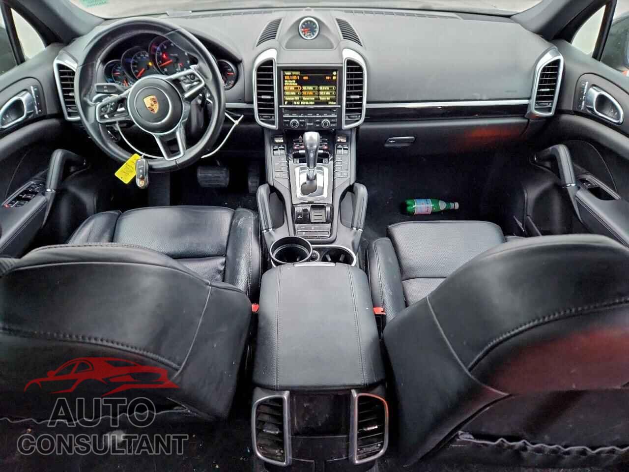 PORSCHE CAYENNE 2016 - WP1AA2A22GKA12774