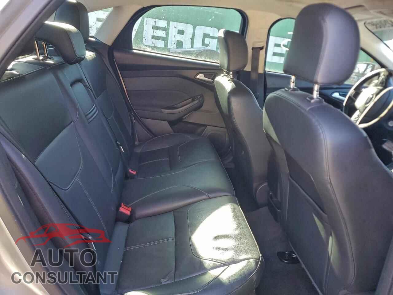 FORD FOCUS 2015 - 1FADP3F26FL291110