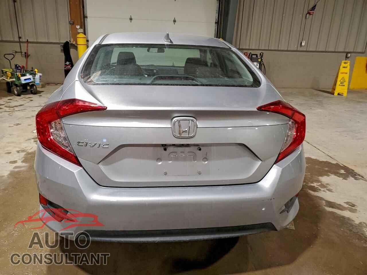 HONDA CIVIC 2018 - 2HGFC2F71JH585185