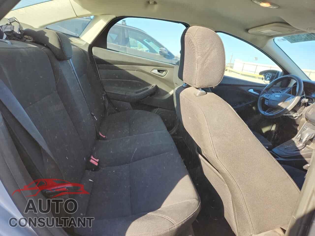 FORD FOCUS 2017 - 1FADP3F22HL210638