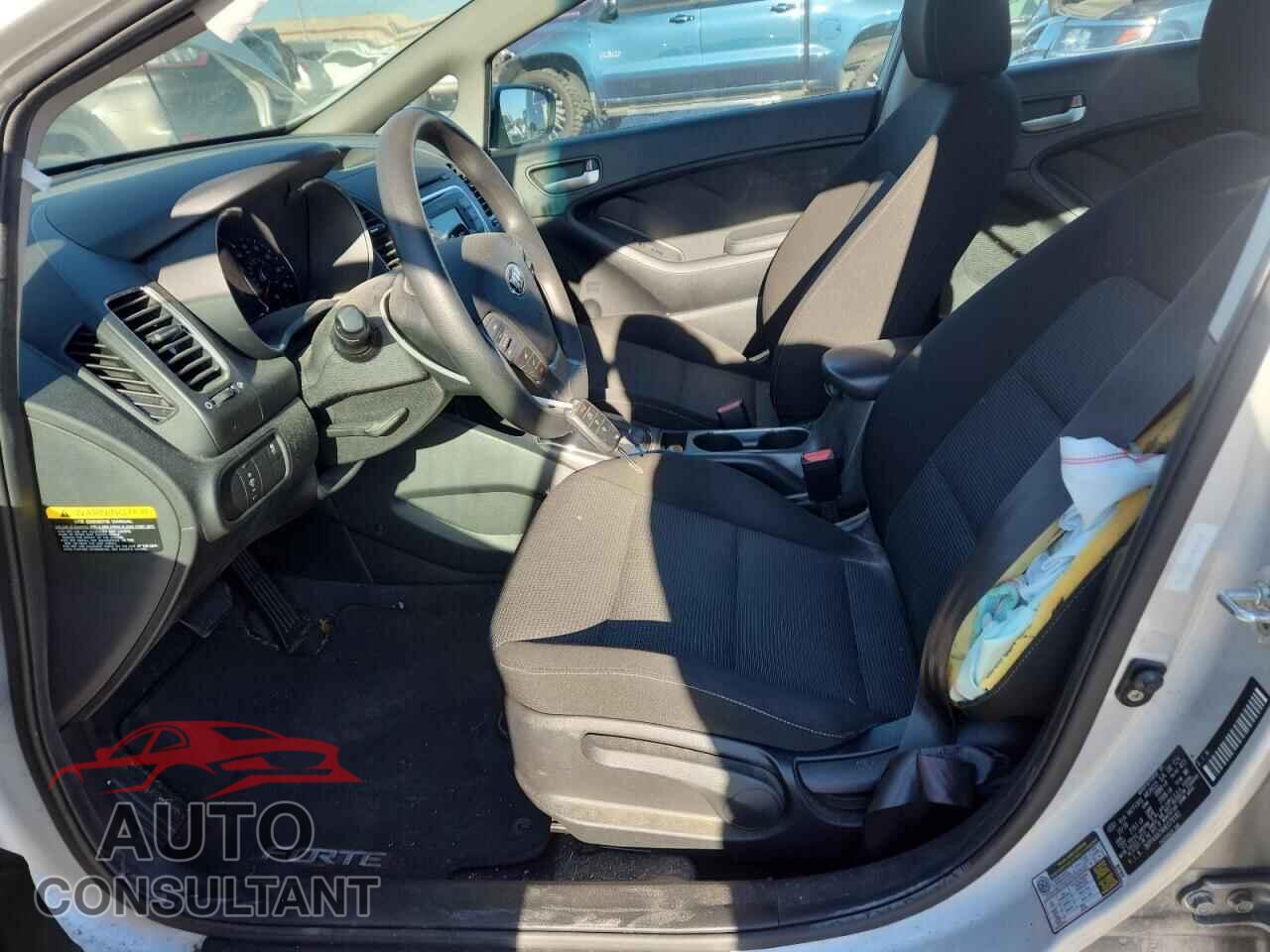 KIA FORTE 2017 - 3KPFK4A74HE079182