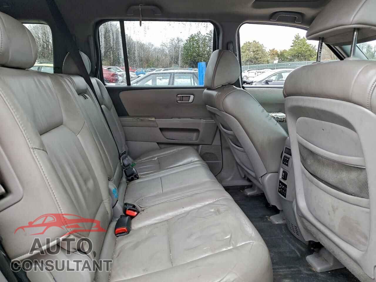 HONDA PILOT 2011 - 5FNYF4H65BB040693