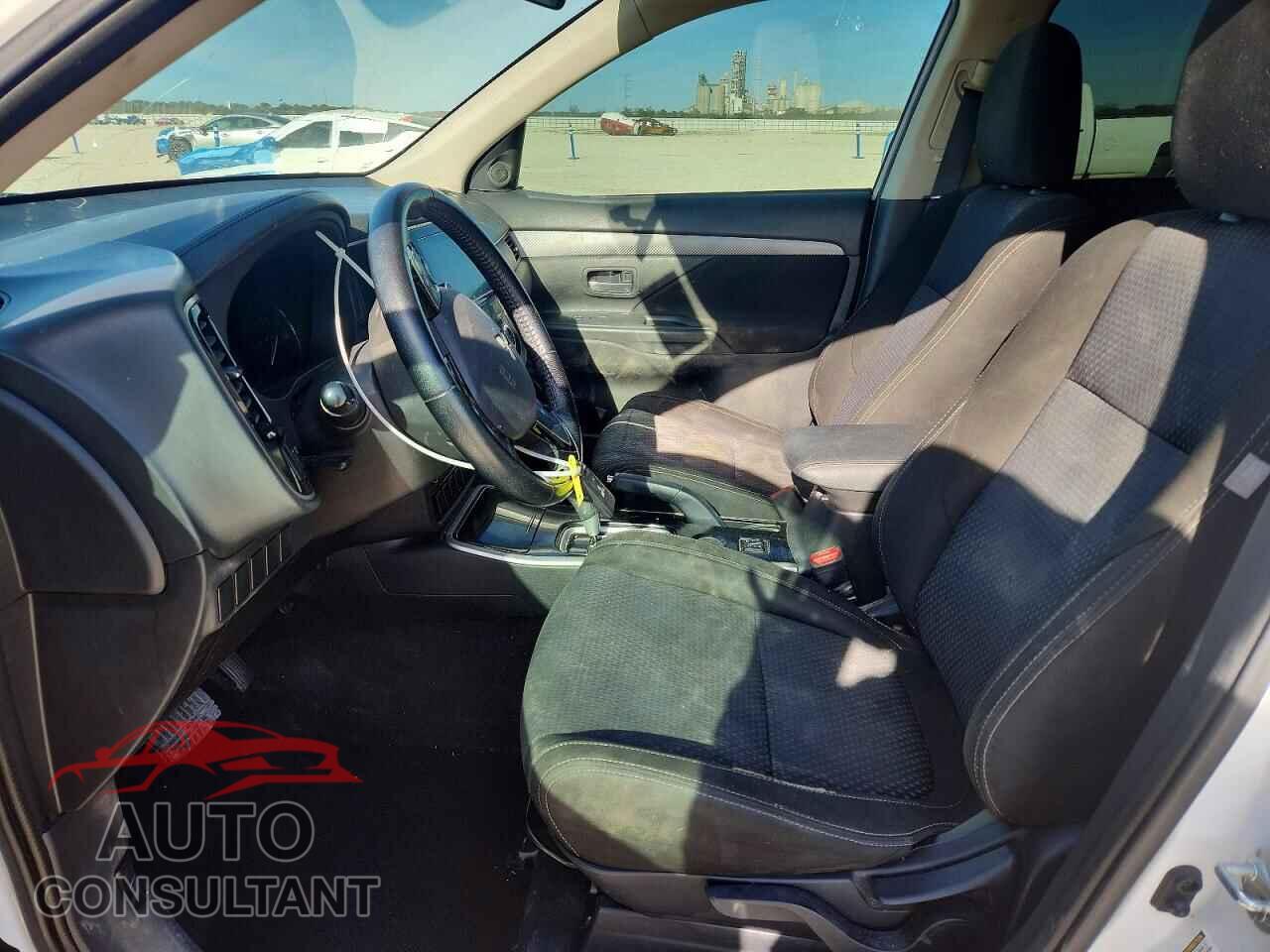 MITSUBISHI OUTLANDER 2017 - JA4AD3A37HZ013445