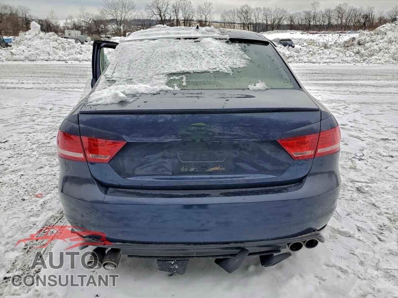 VOLKSWAGEN PASSAT 2013 - 1VWCM7A33DC020859