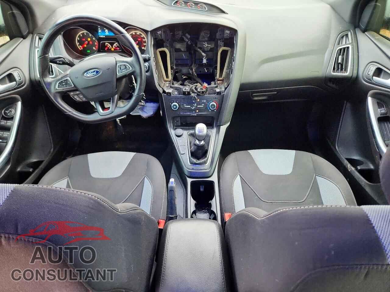 FORD FOCUS 2018 - 1FADP3L93JL247074