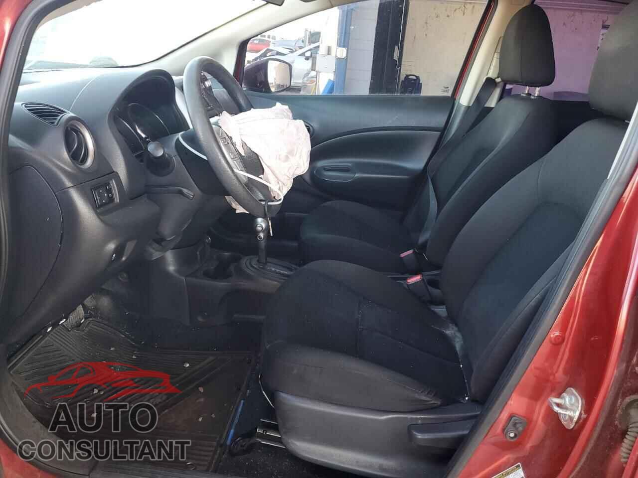 NISSAN VERSA 2018 - 3N1CE2CP1JL353003