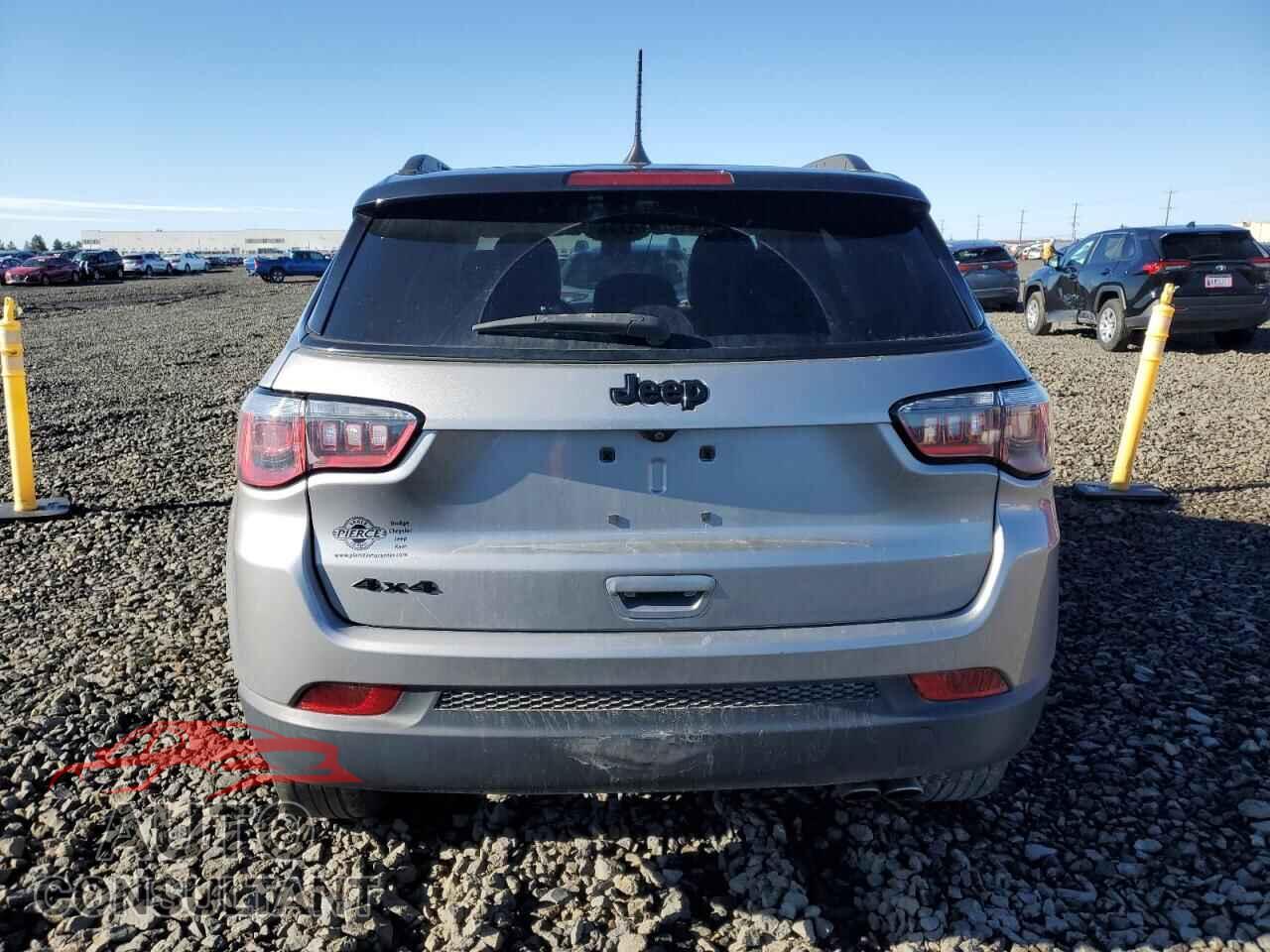 JEEP COMPASS 2018 - 3C4NJDBB2JT401806