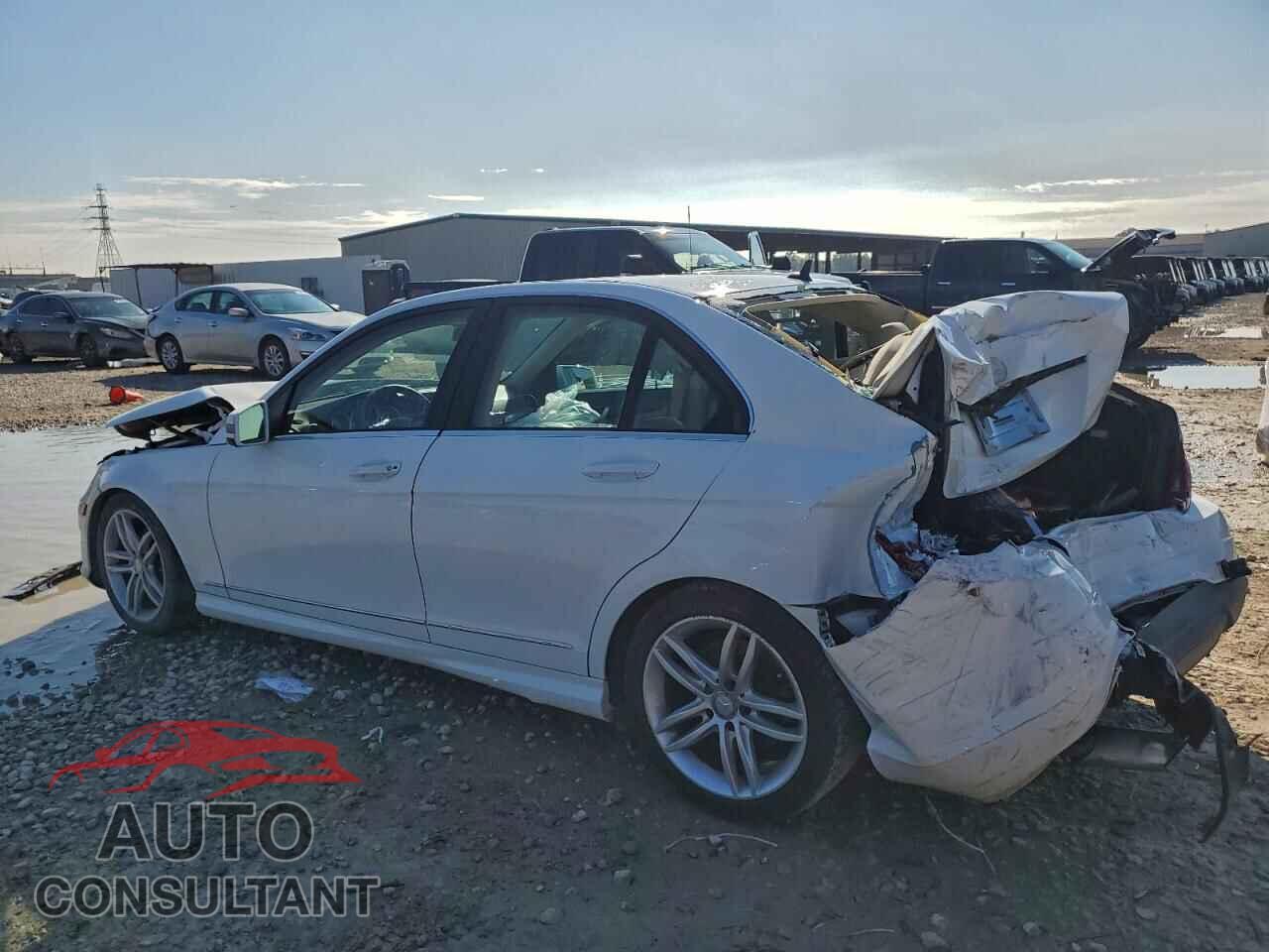 MERCEDES-BENZ C-CLASS 2013 - WDDGF4HB1DR277144