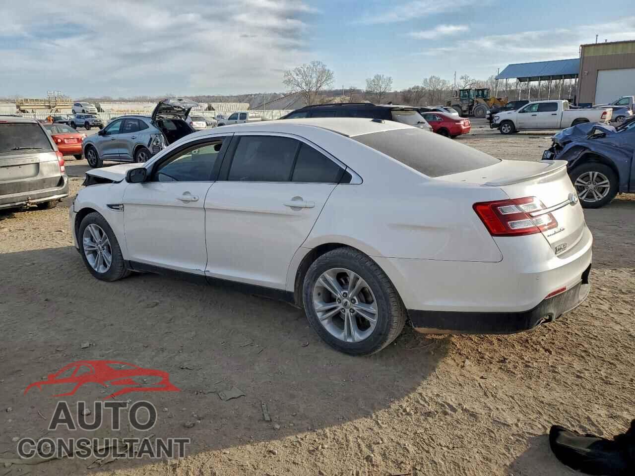 FORD TAURUS 2018 - 1FAHP2E80JG112014