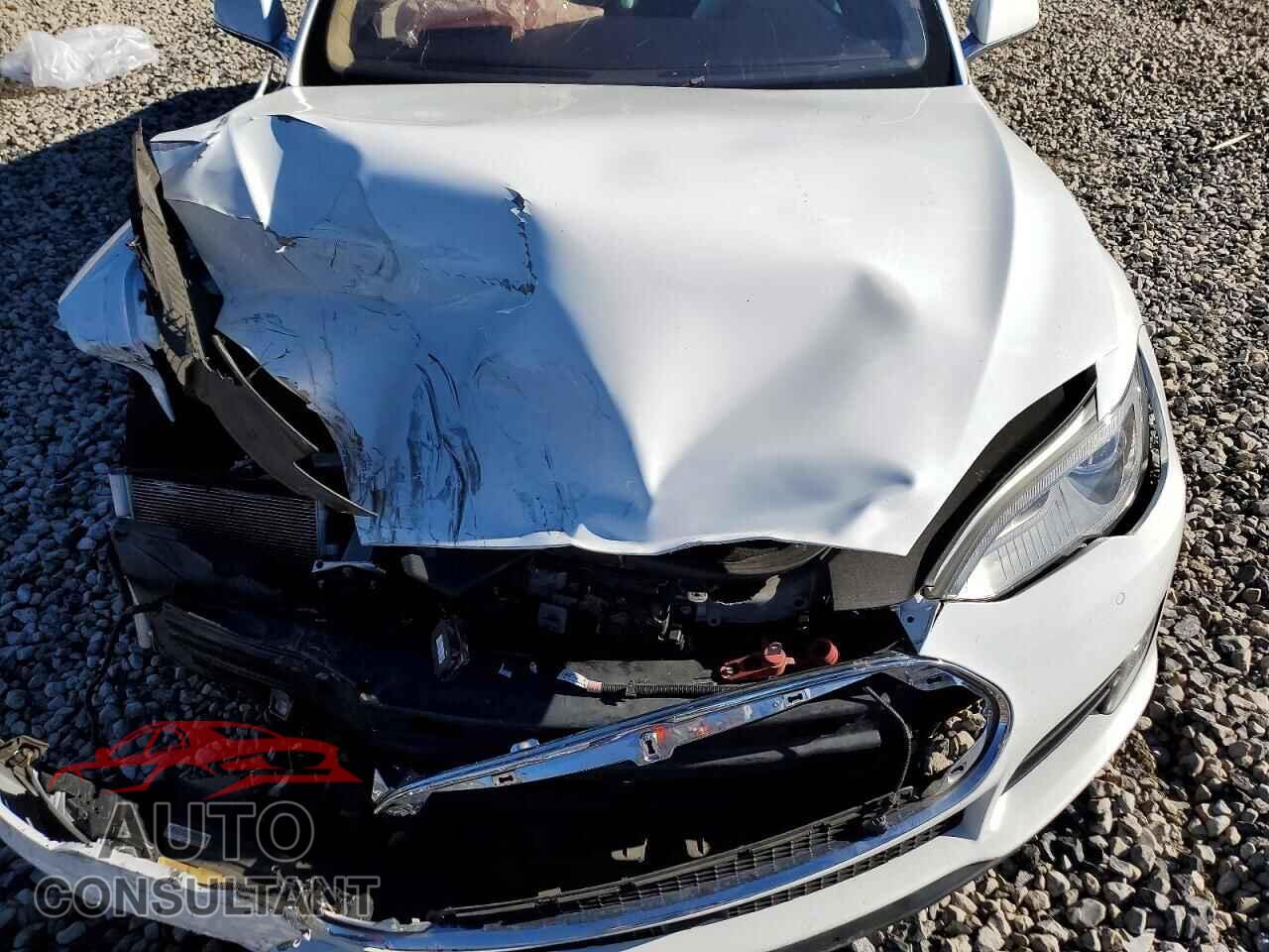 TESLA MODEL S 2015 - 5YJSA1E13FF104439